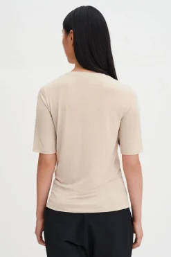 Elena Tee